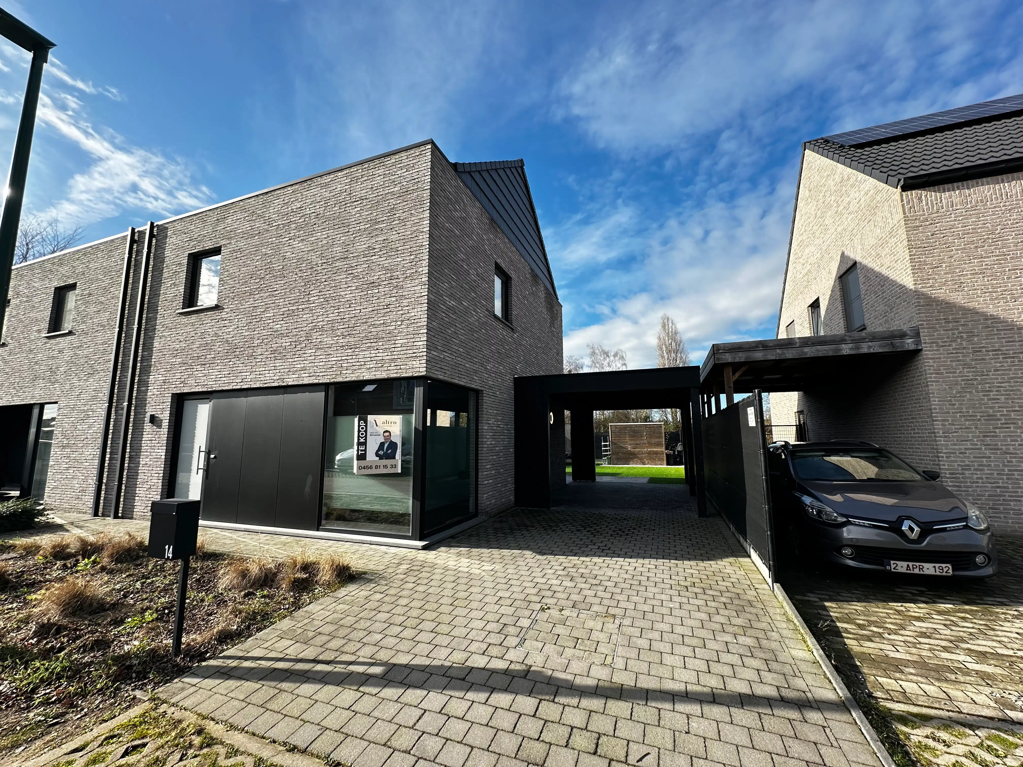 Energiezuinige recente woning in doodlopende straat te Eeklo foto {{pictureIndex}}