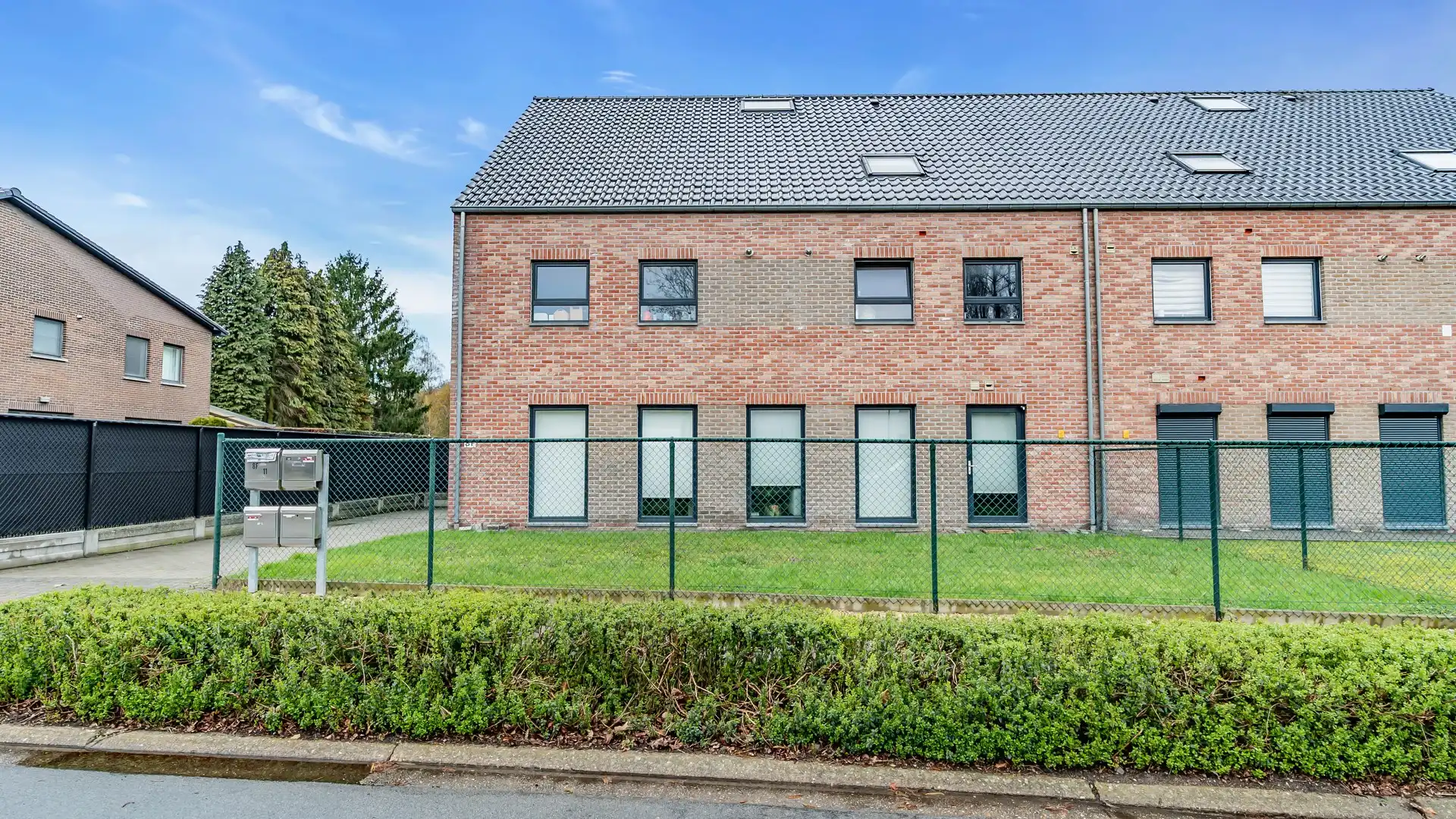 Instapklaar gelijkvloers appartement met 2 slaapkamers en tuin foto 3