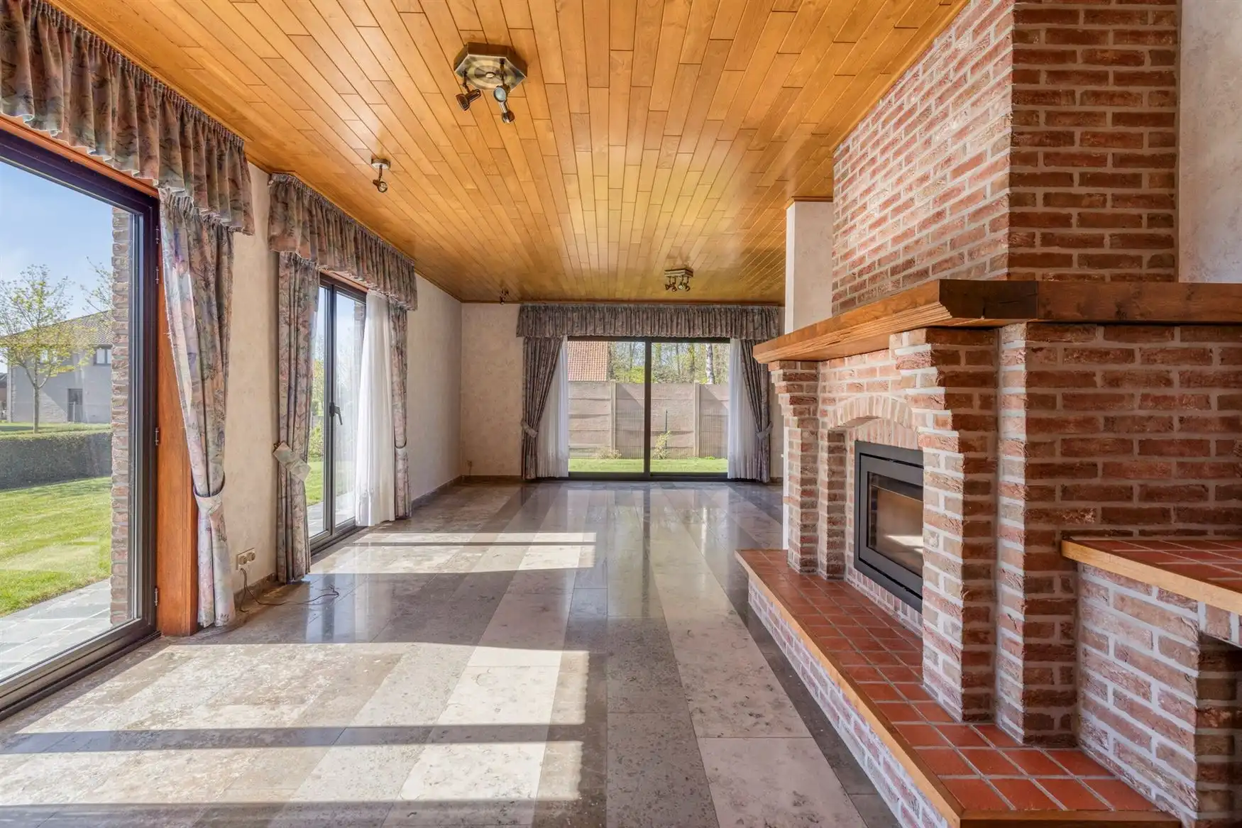 Ruime bungalow op toplocatie foto 6