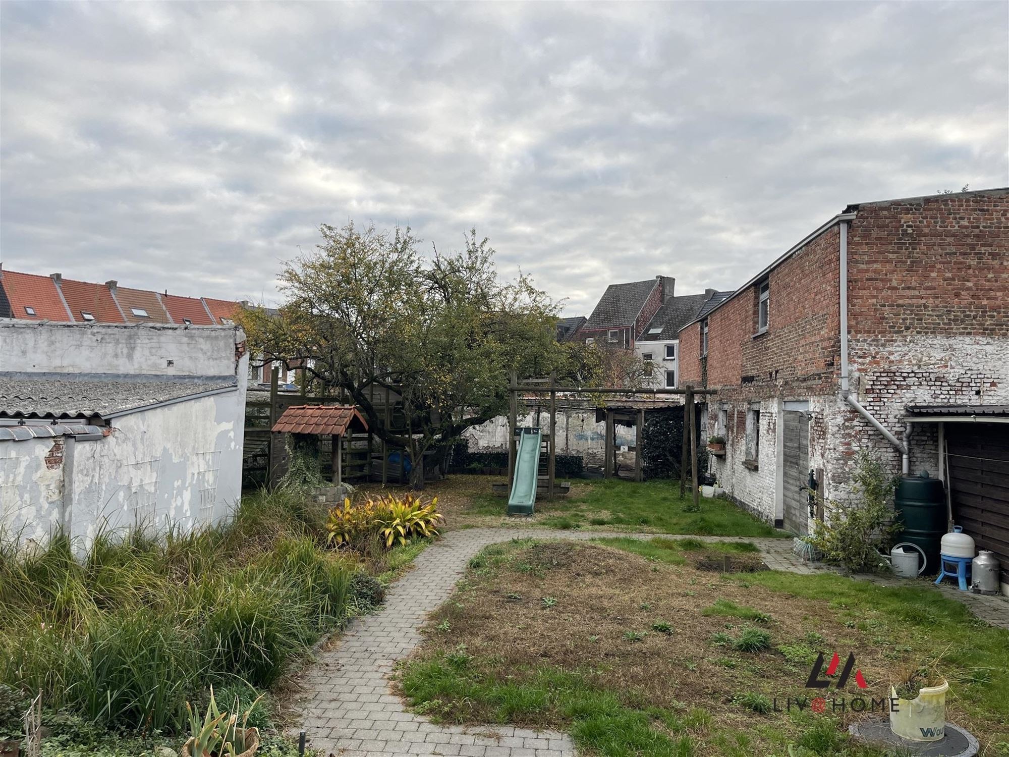 2 aangrenzende rijwoningen met gemeenschappelijke tuin foto 2