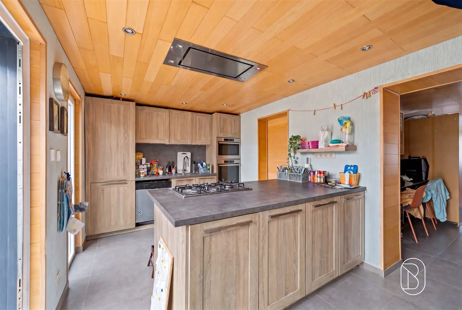 Halfopen woning met garage en tuin in Harelbeke foto 9