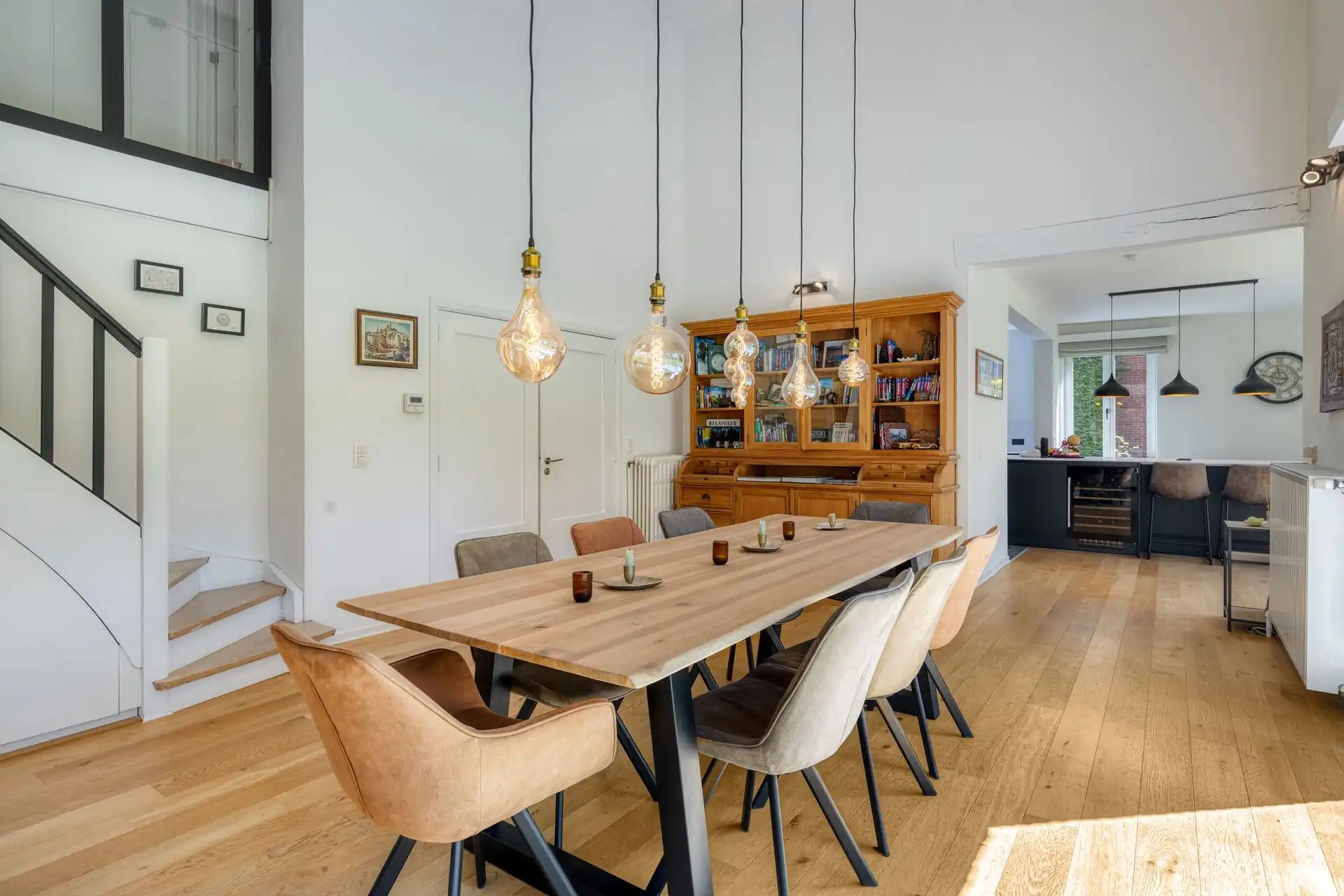 Volledig gerenoveerde hedendaagse villa ±487 m² in de Marnix wijk foto 7