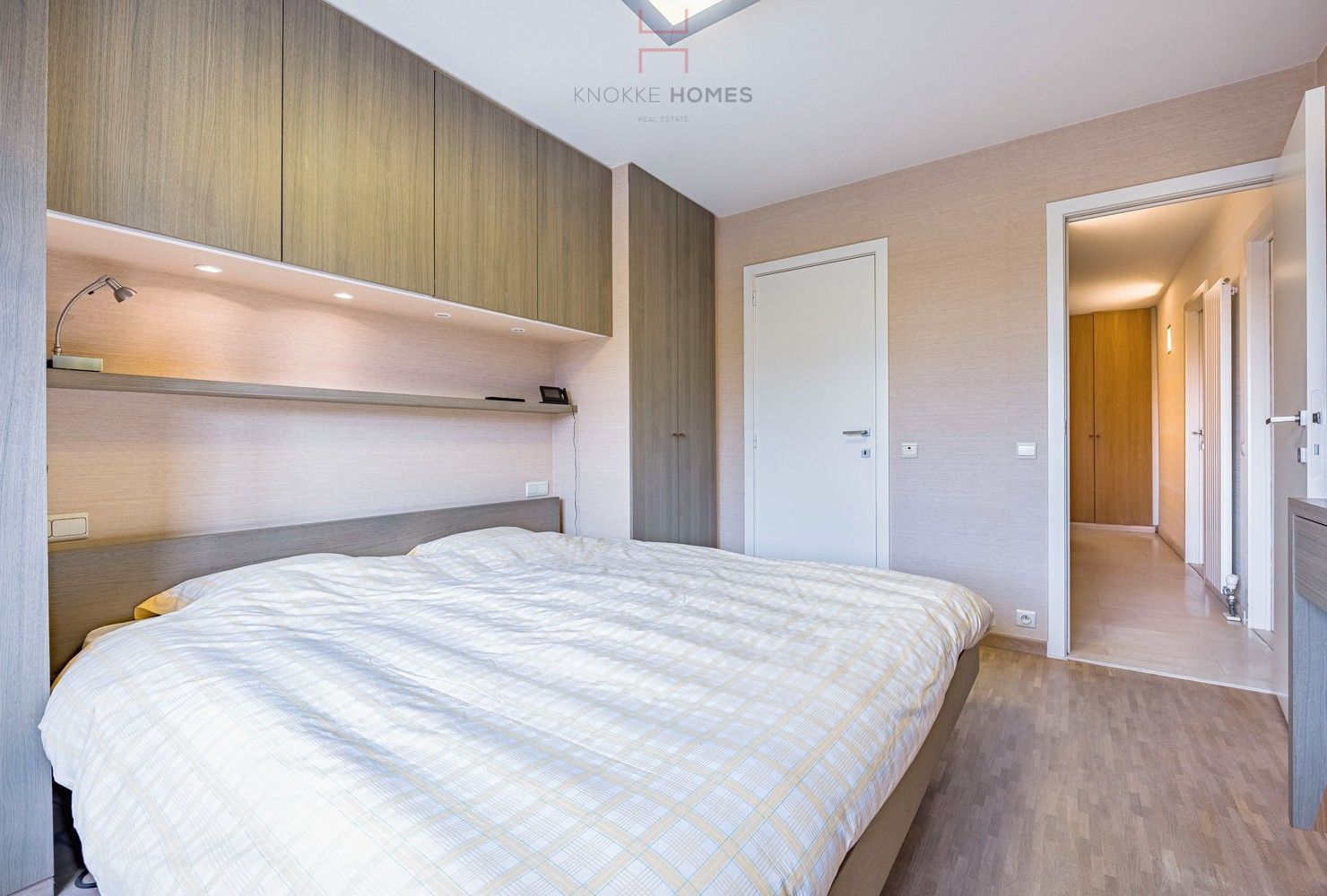 Stijlvol gemeubeld appartement met frontaal zeezicht in Duinbergen foto 13
