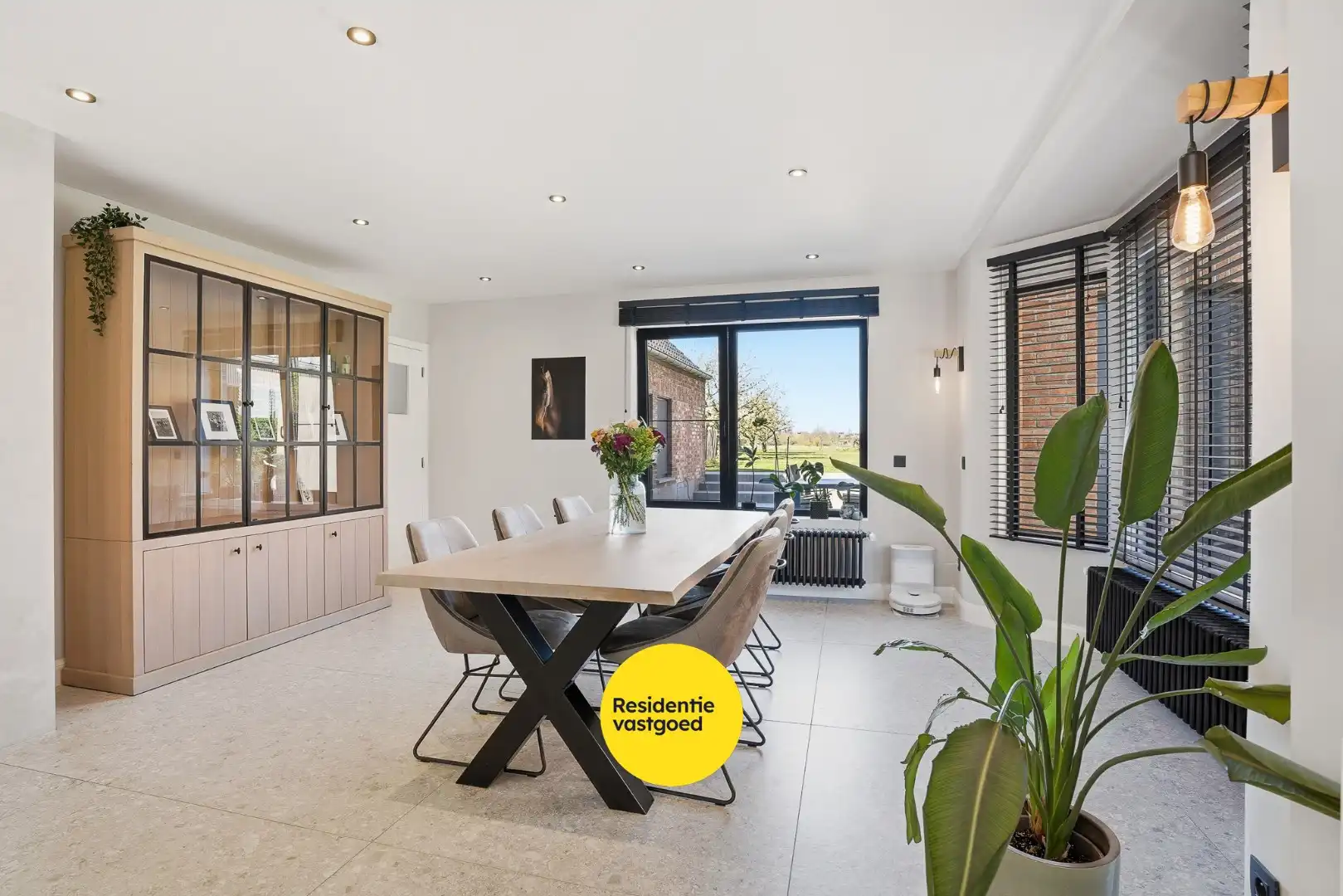 Volledig gerenoveerde alleenstaande woning op toplocatie in Zedelgem foto 5