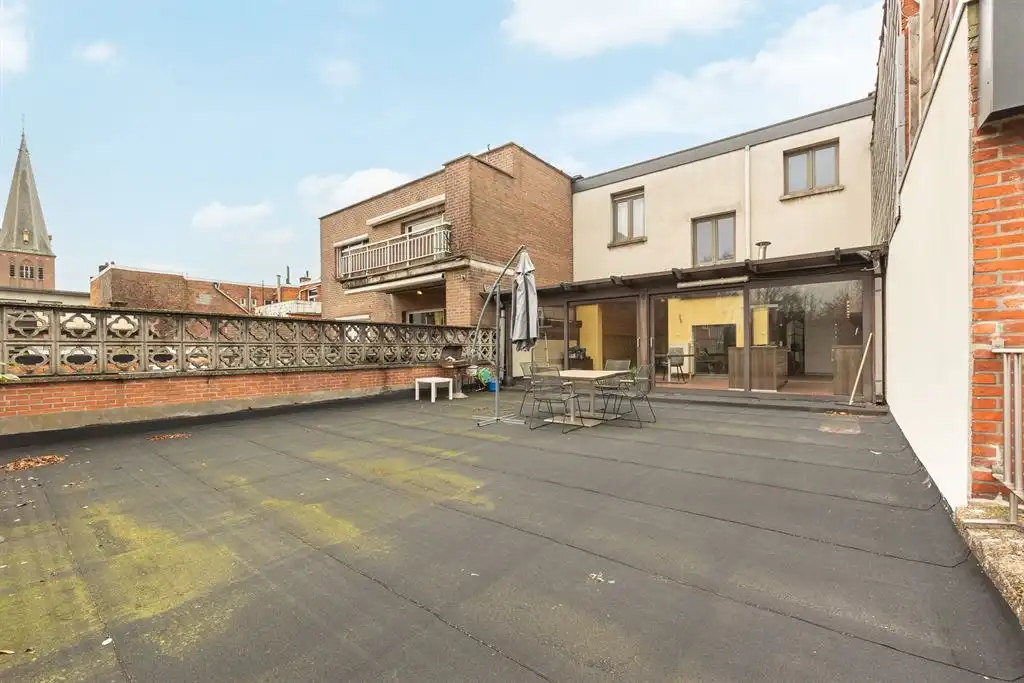 Magazijn met woning foto 18