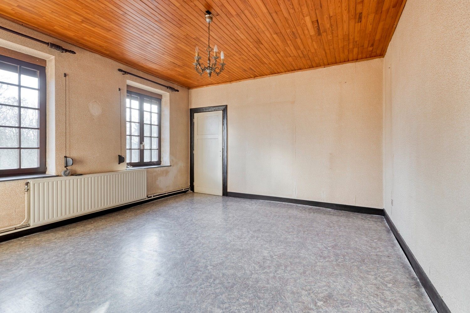 Te renoveren rijwoning met veel potentieel in hartje Genk foto 19