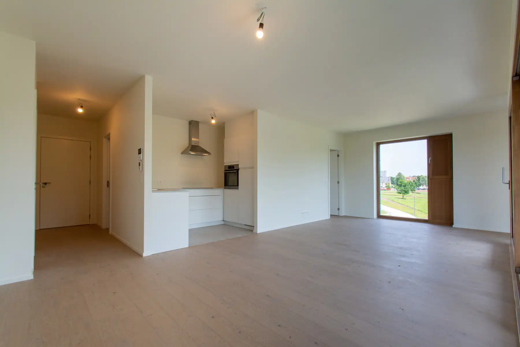 Rustig en comfortabel 2slpk appt. met zicht op park  foto 3