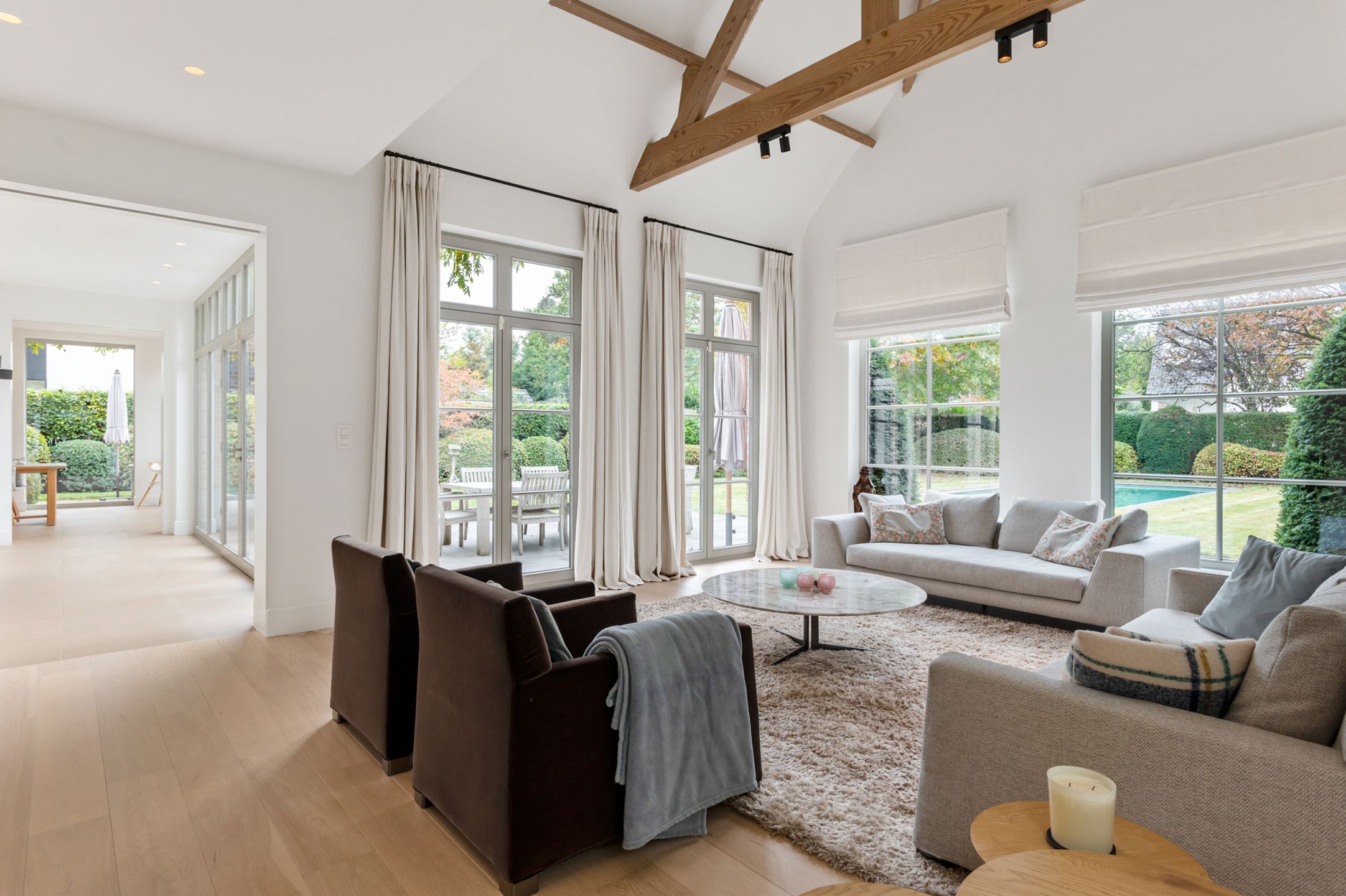 Uitzonderlijk mooie en recente woning op schitterend perceel foto 8