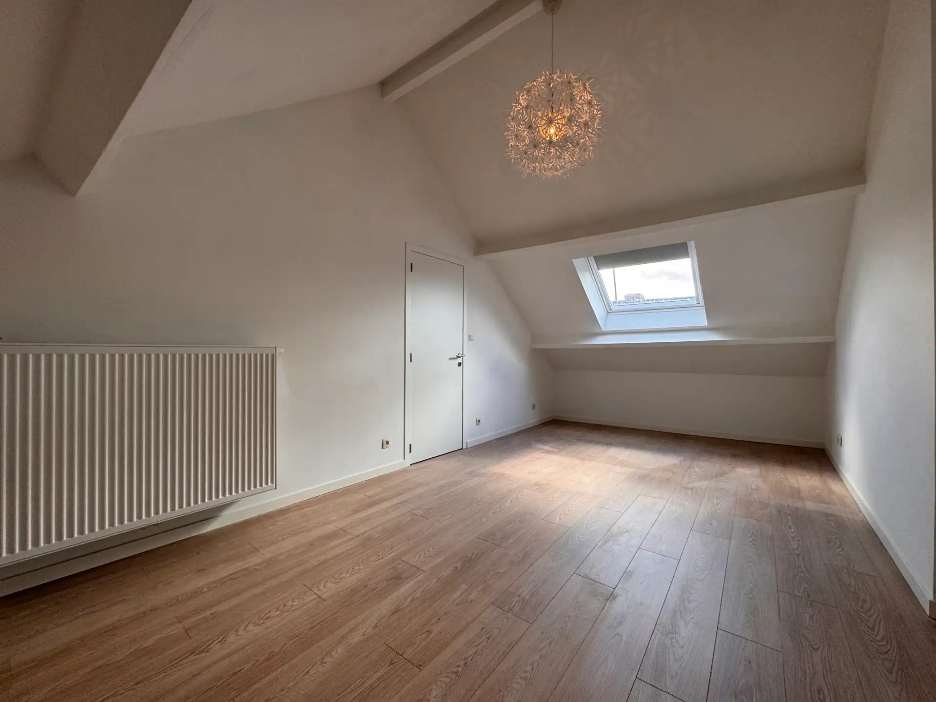 Gerenoveerde woning met drie slaapkamers en tuin foto 10