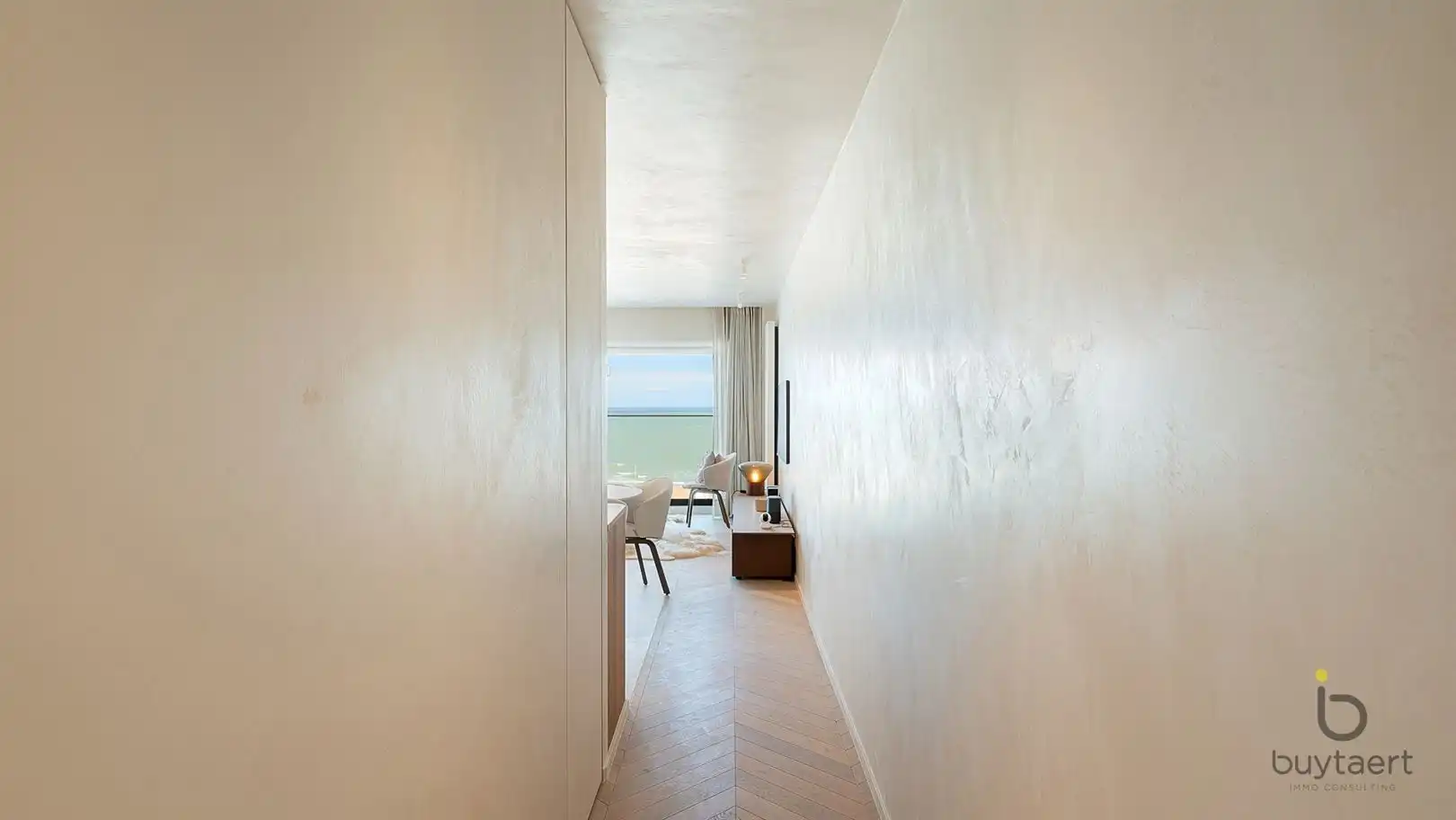 LUXUEUS GERENOVEERD & VOLLEDIG GEMEUBELD APPARTEMENT MET PANORAMISCH ZEEZICHT AAN HET RUBENSPLEIN!  foto 5