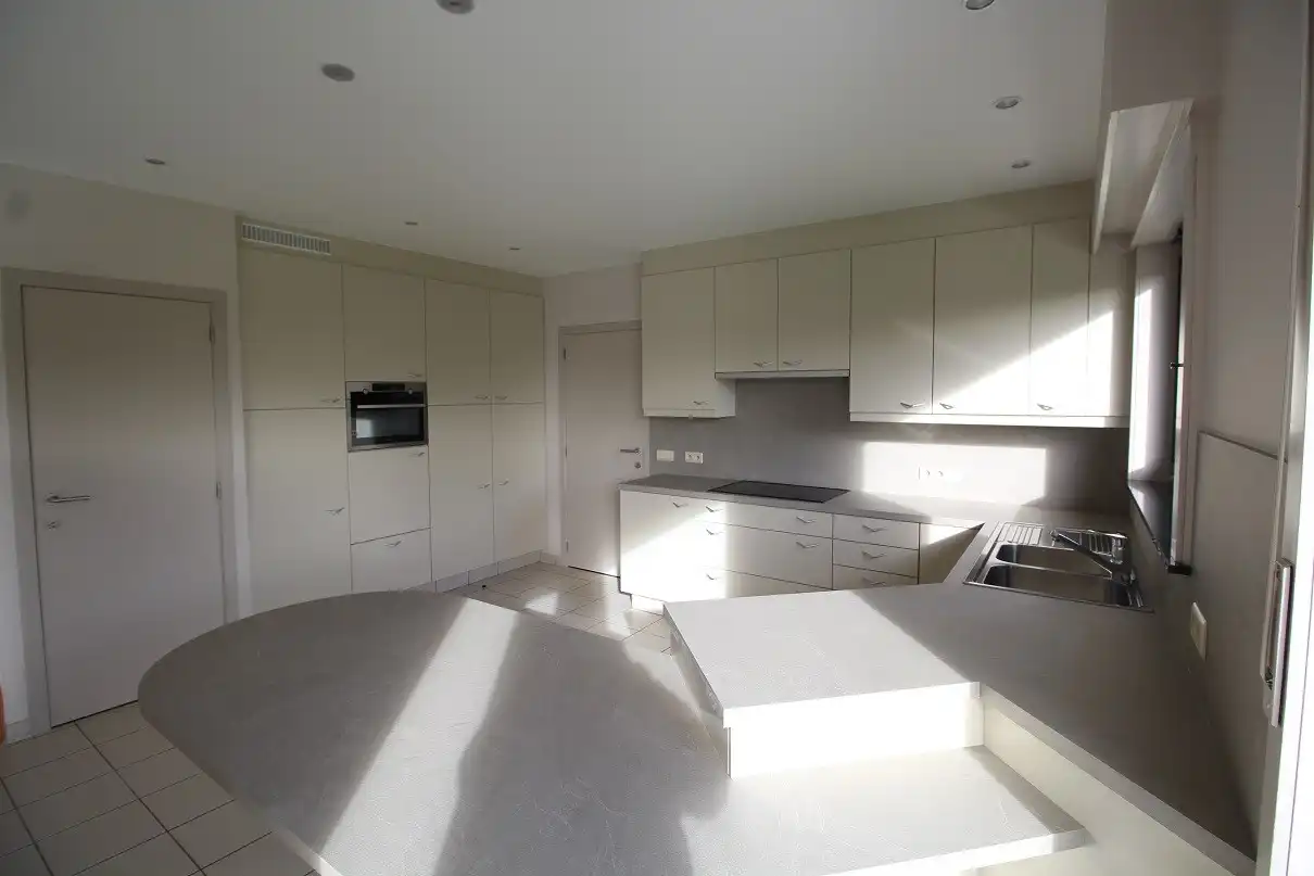 Zeer ruime villa met 3 slaapkamers te huur! foto 7