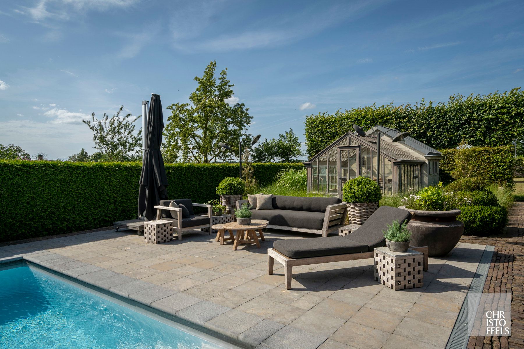 Stijlvolle herenvilla van 533 m² met zwembad, wintertuin en gastenverblijf nabij de Nederlandse grens! foto 4