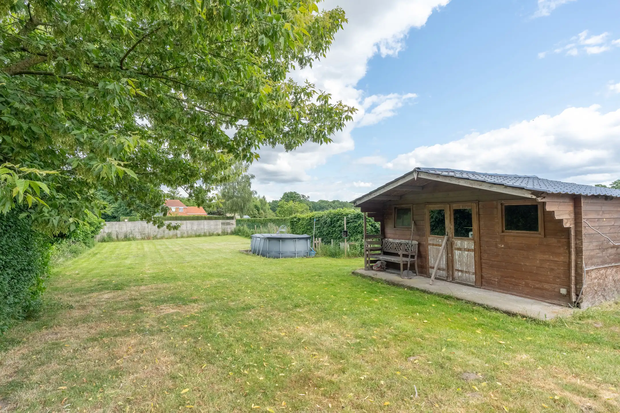 Woning bestaande uit twee appartementen op 985m² perceel. foto 4