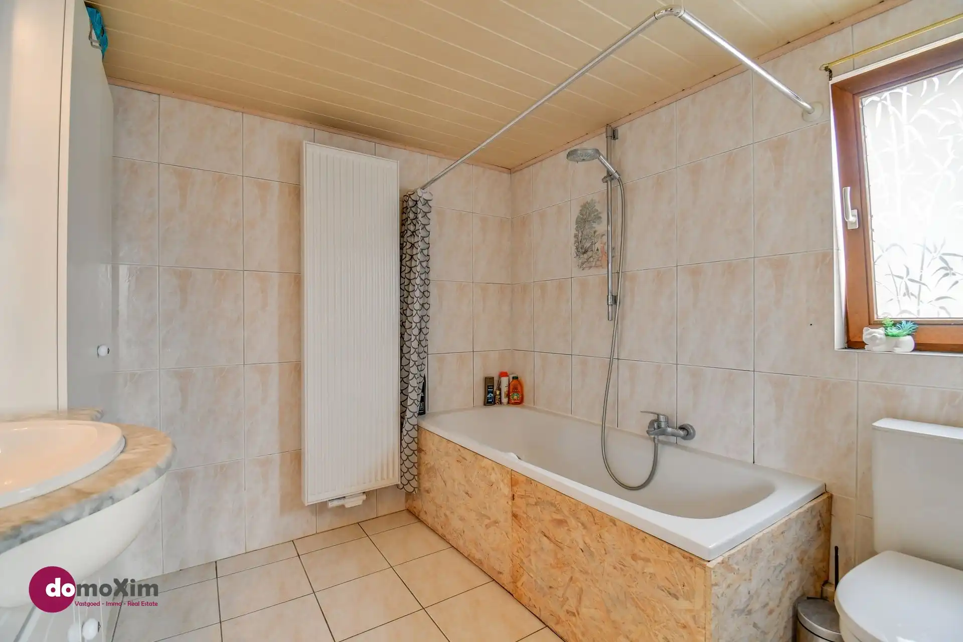 Praktische woning met mooie tuin en uitstekende bereikbaarheid foto 10