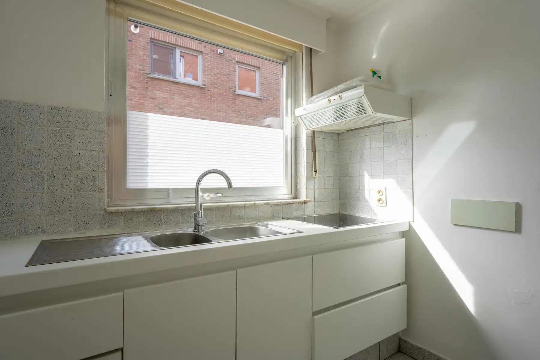 Te renoveren gelijkvloers appartement met 2 slaapkamers en garagebox! foto 6