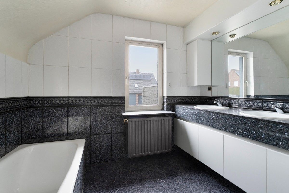 Ruime woning met thuiskantoor te Lendelede foto 12