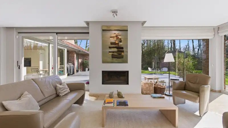 Exclusief gelegen villa van 345m² op 30 are met grote vijver foto 9