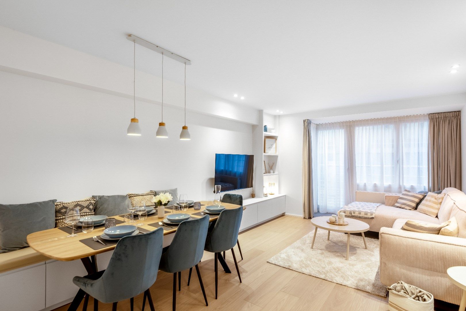 Mooi gerenoveerd appartement gelegen tussen de Zeedijk en het Driehoeksplein foto {{pictureIndex}}