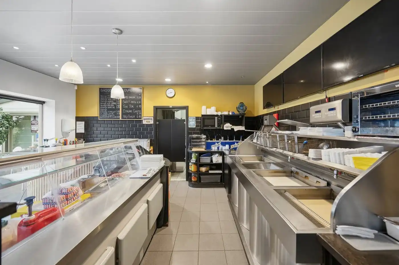 Instapklare woning met handelspand op een goede locatie foto 21
