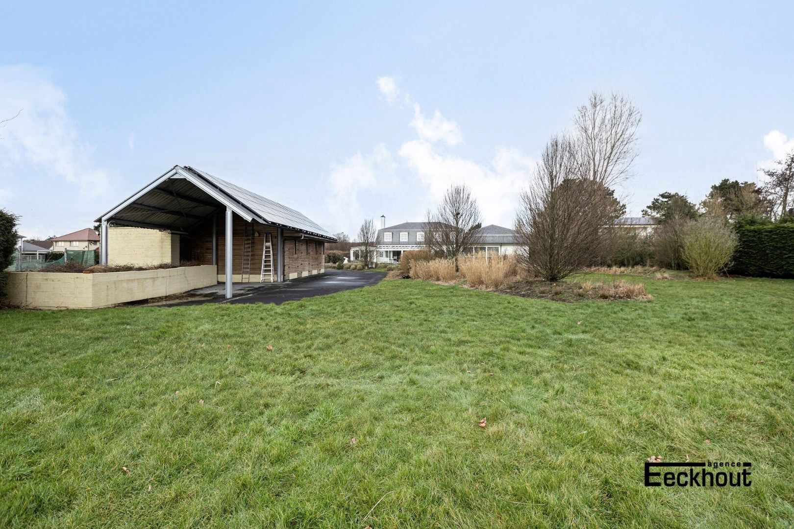 Luxe villa in De Haan met binnenzwembad, 4 slaapkamers, gerenoveerd in 1991, EPC-waarde 222.00, energielabel C, 2 badkamers, 2 garages, perceeloppervlakte 8013  foto 20