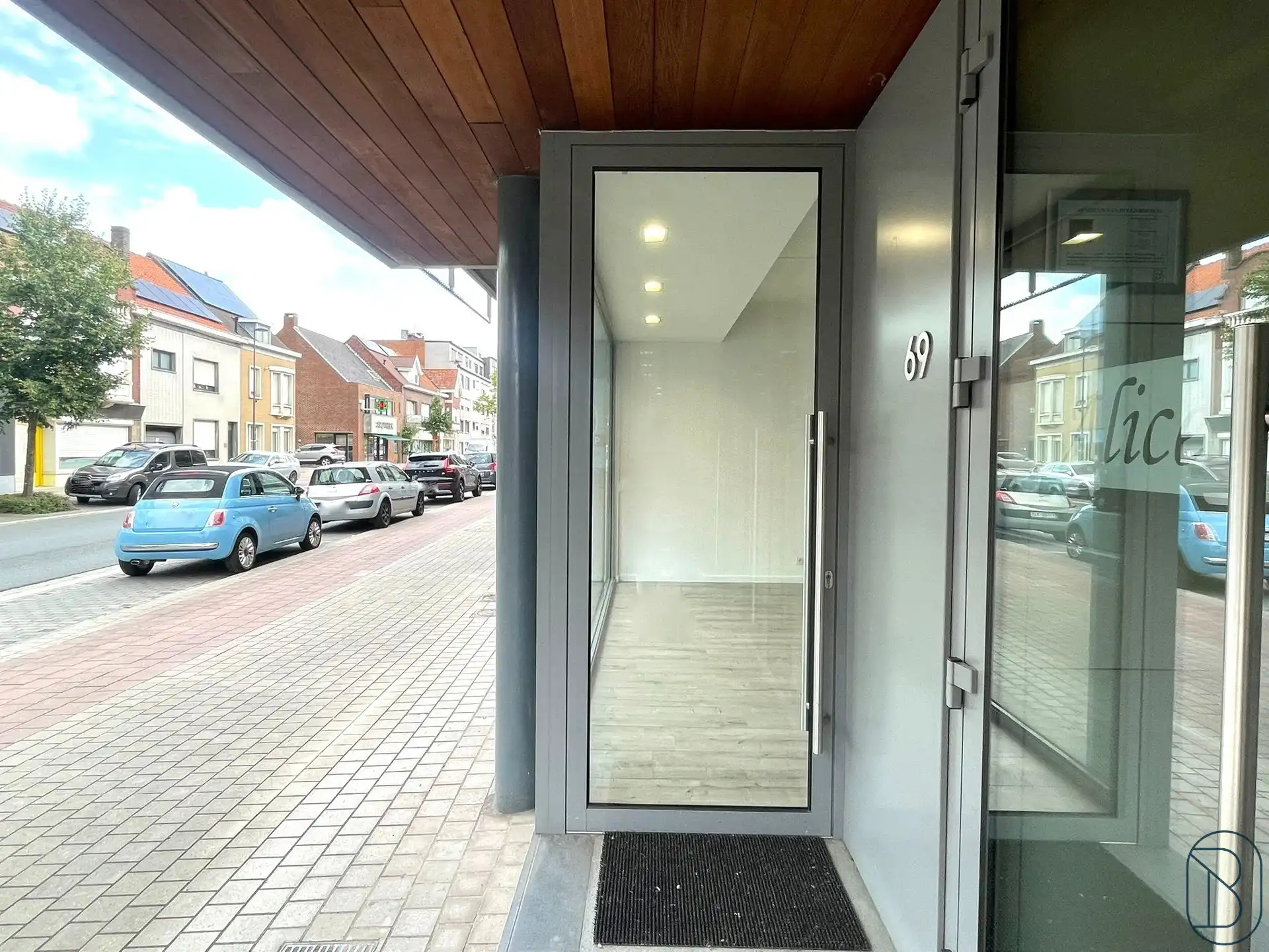 TOPgelegen leuke handelsruimte met 2 parkeerplaatsen!  foto 5