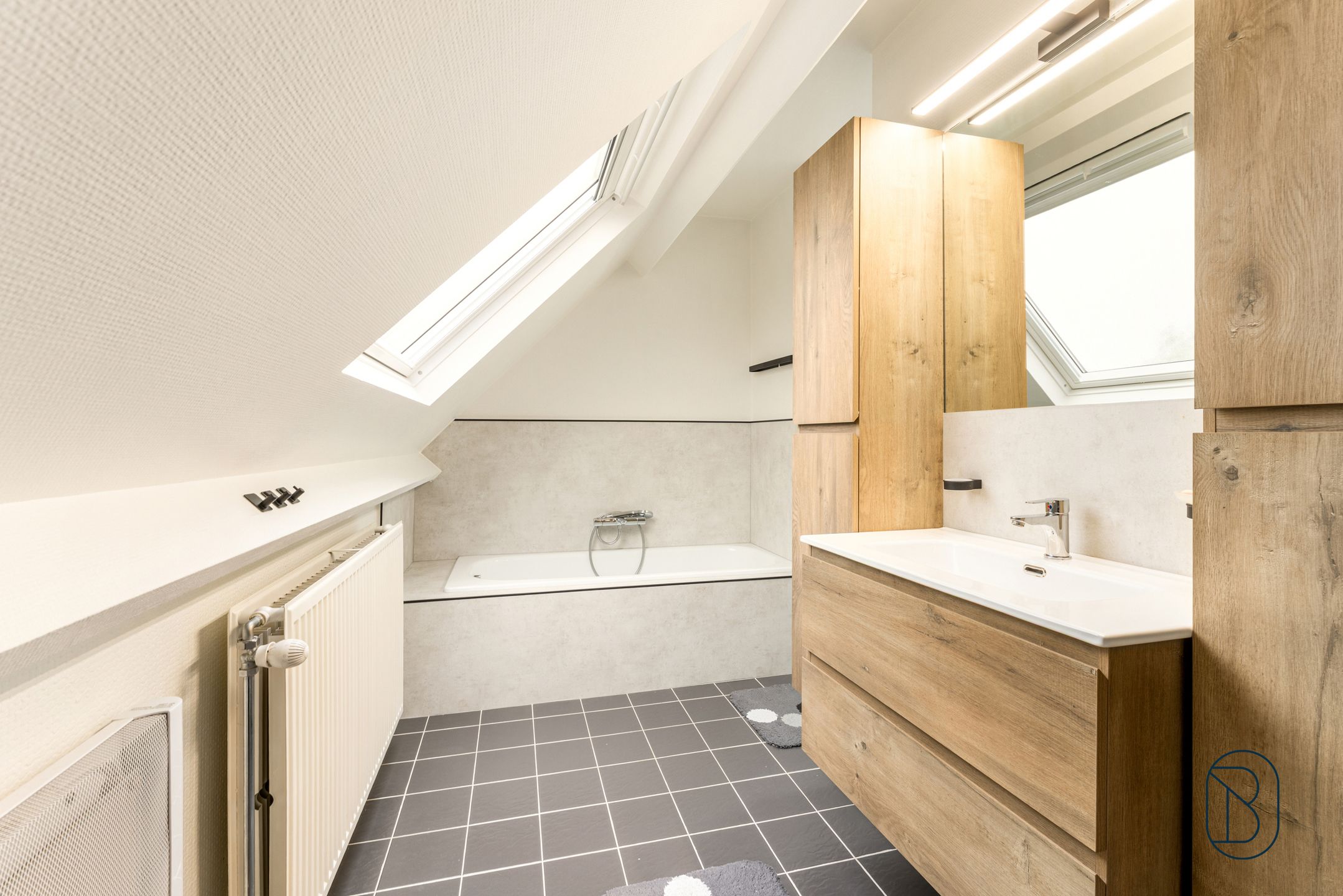 Leuke villa met mooie tuin, garage en zonnepanelen! foto 13