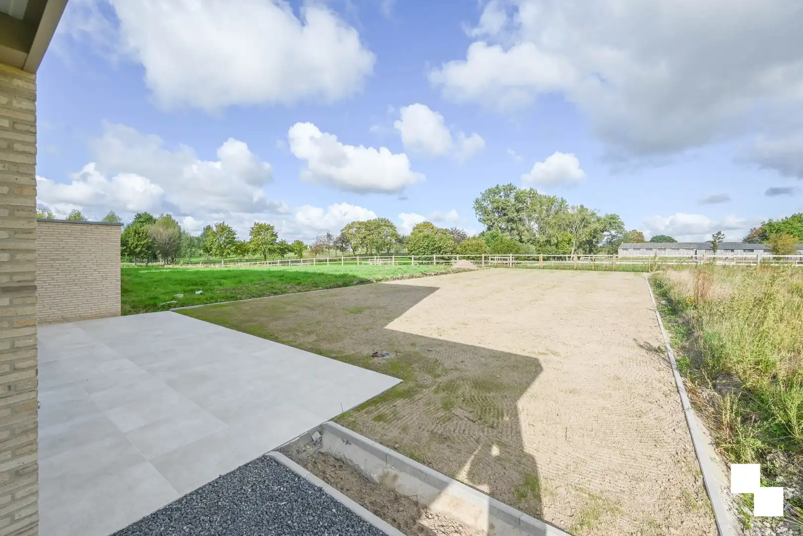 Hoogwaardig afgewerkte halfopen nieuwbouwwoning foto 22
