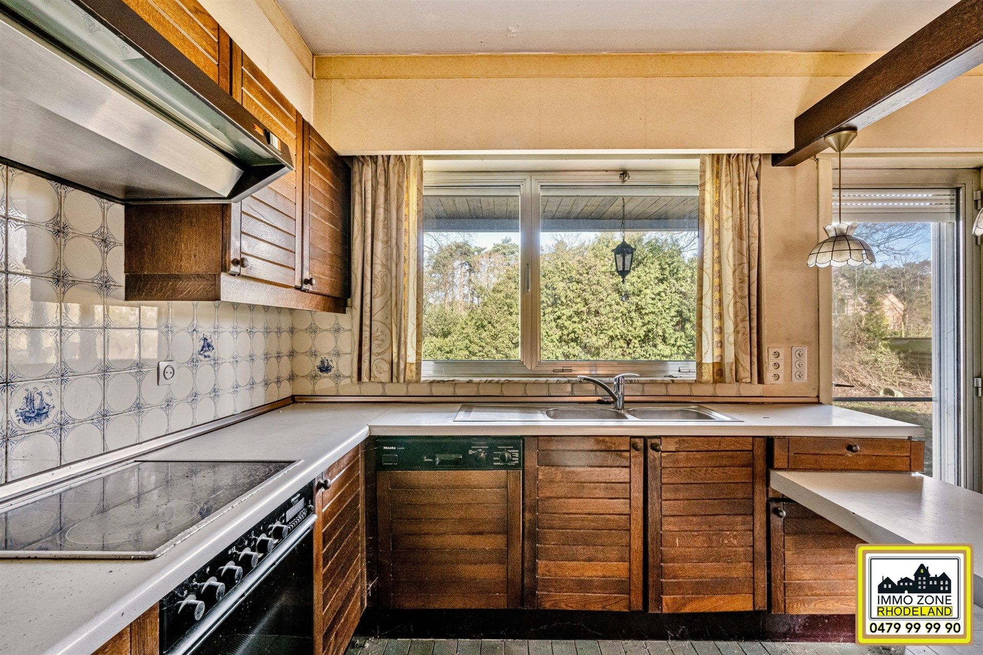 Statige te renoveren notaris woning op groot perceel foto 11