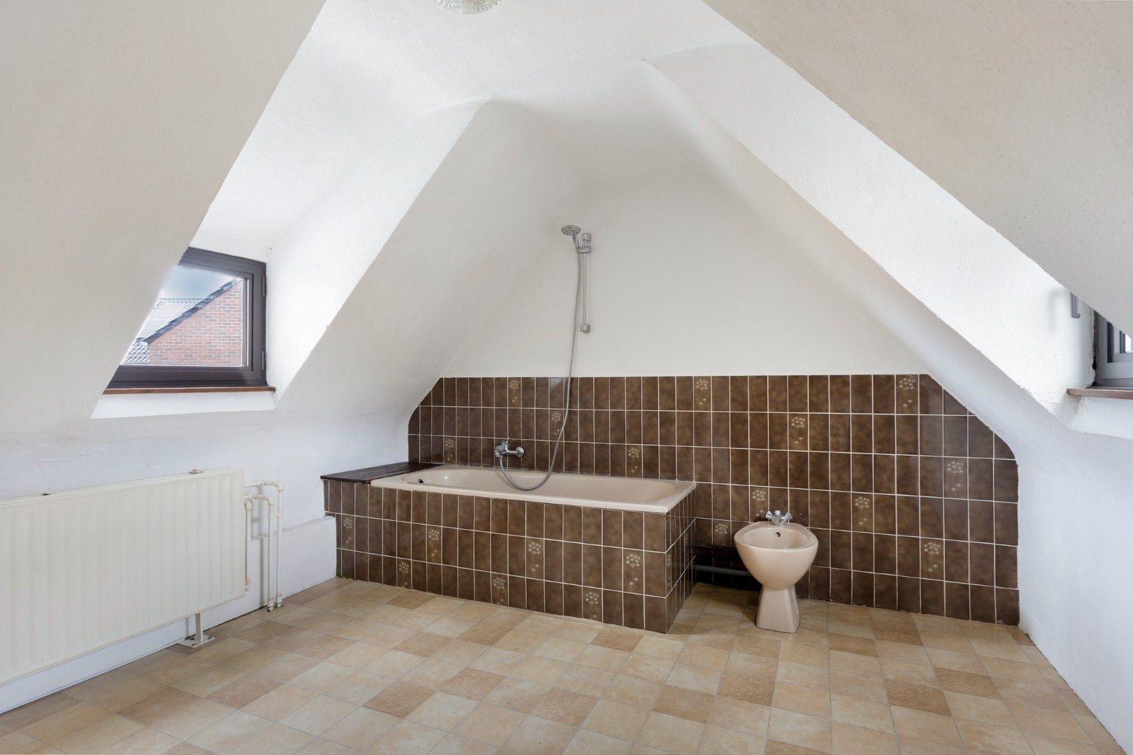 Woning met veel woonoppervlakte, zolder, garage en tuin te Tongeren-Lauw foto 20