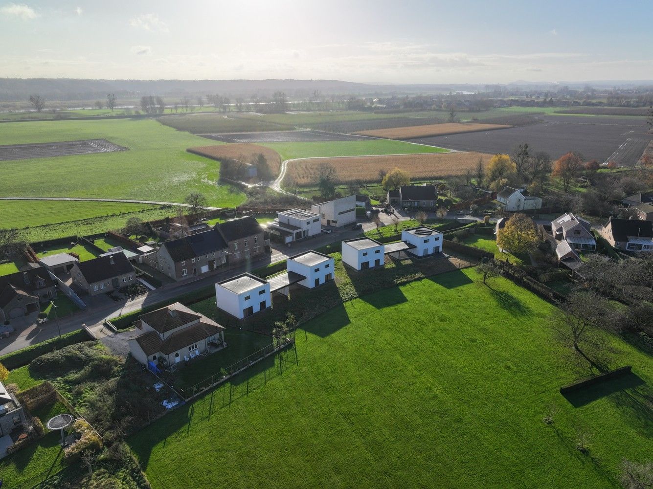 4 Moderne, energiezuinige nieuwbouwwoningen met warmtepomp, zonnepanelen en een dubbele carport, residentieel en landelijk gelegen te Maasmechelen-Boorsem foto 2