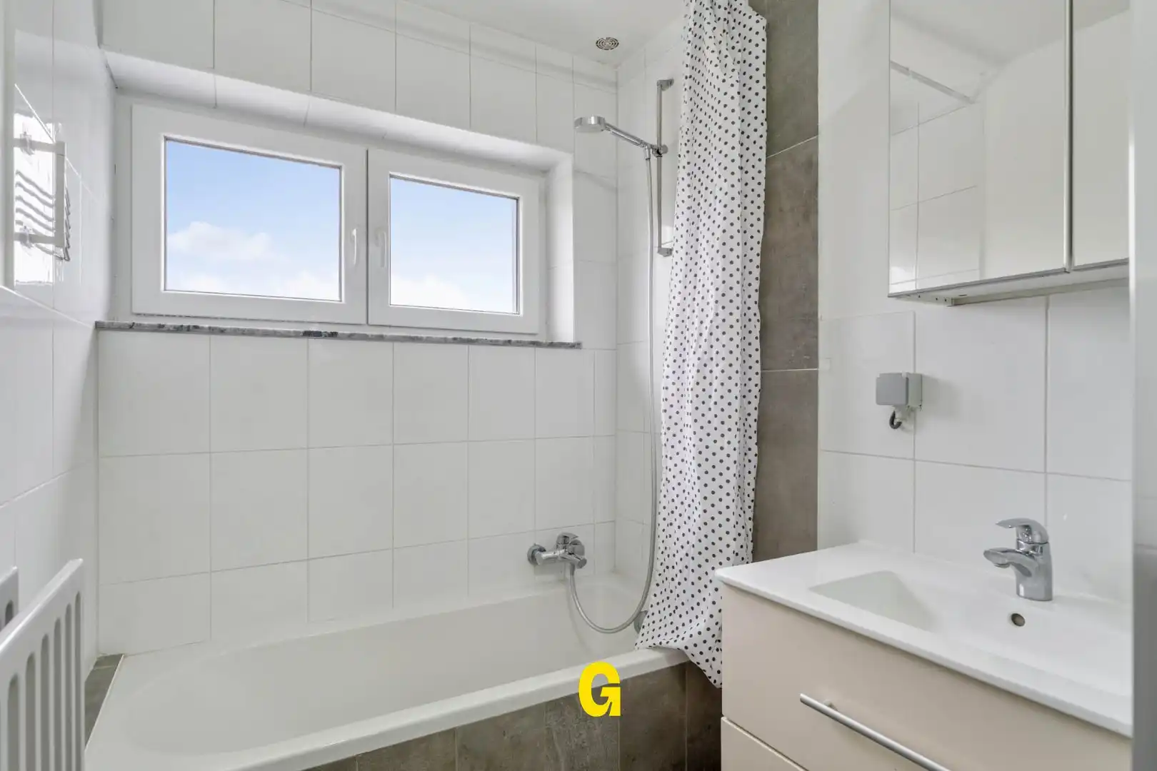 Netjes gerenoveerd twee slaapkamer appartement met terras en 2 standplaatsen in een kleinschalige residentie te Rijkhoven foto 17