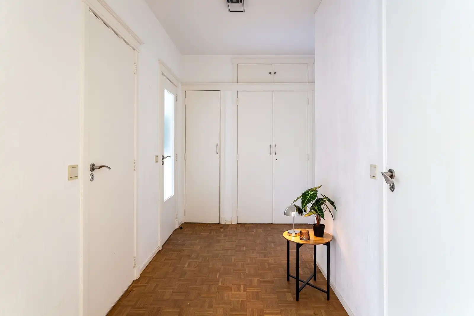 Ruim appartement met 4 slaapkamers, 2 badkamers en terras foto 8