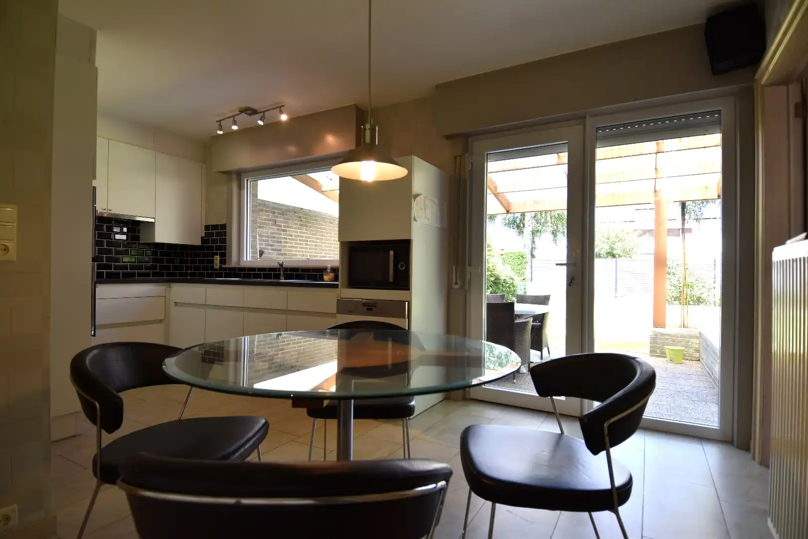 HOB met 4 slaapkamers, tuin en een inpandige garage te koop in Gullegem foto 3