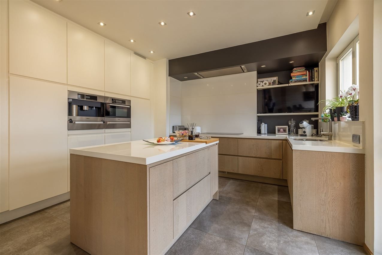 Bauhaus stijl '60, panoramisch zicht op Basiliek foto 10