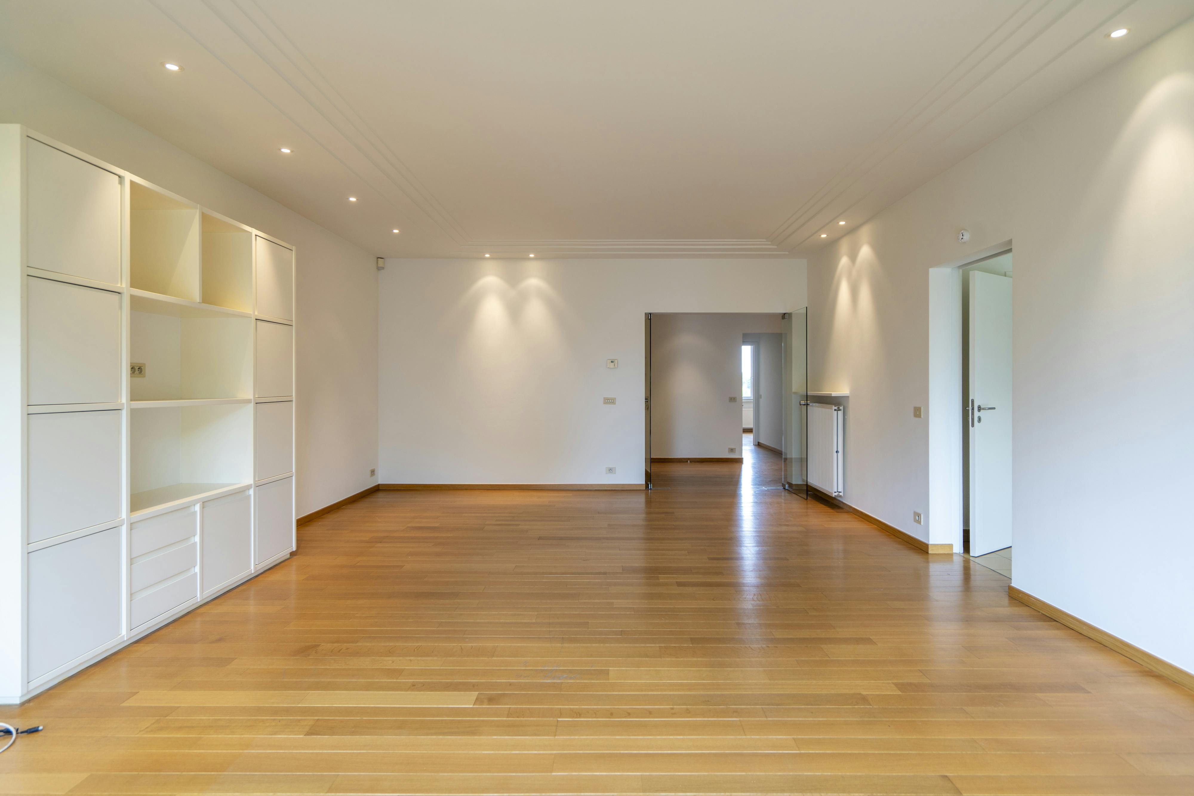 Ruim en lichtrijk appartement te koop nabij centrum Kortrijk foto 4
