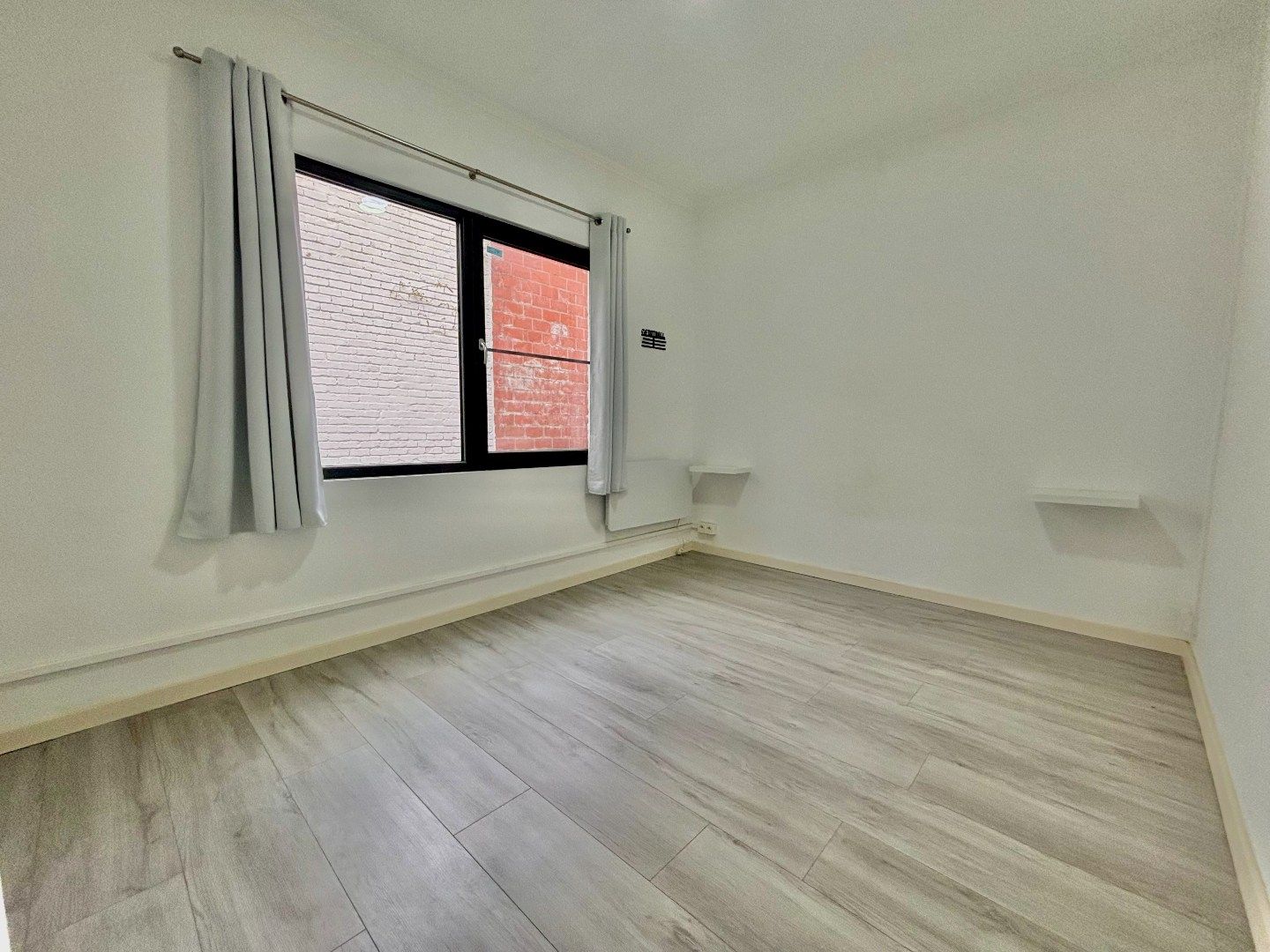 VOLLEDIG GERENOVEERDE EN ENERGIEZUINIGE WONING (EPC B) MET 3 SLPKS (4 MOGELIJK) foto 11