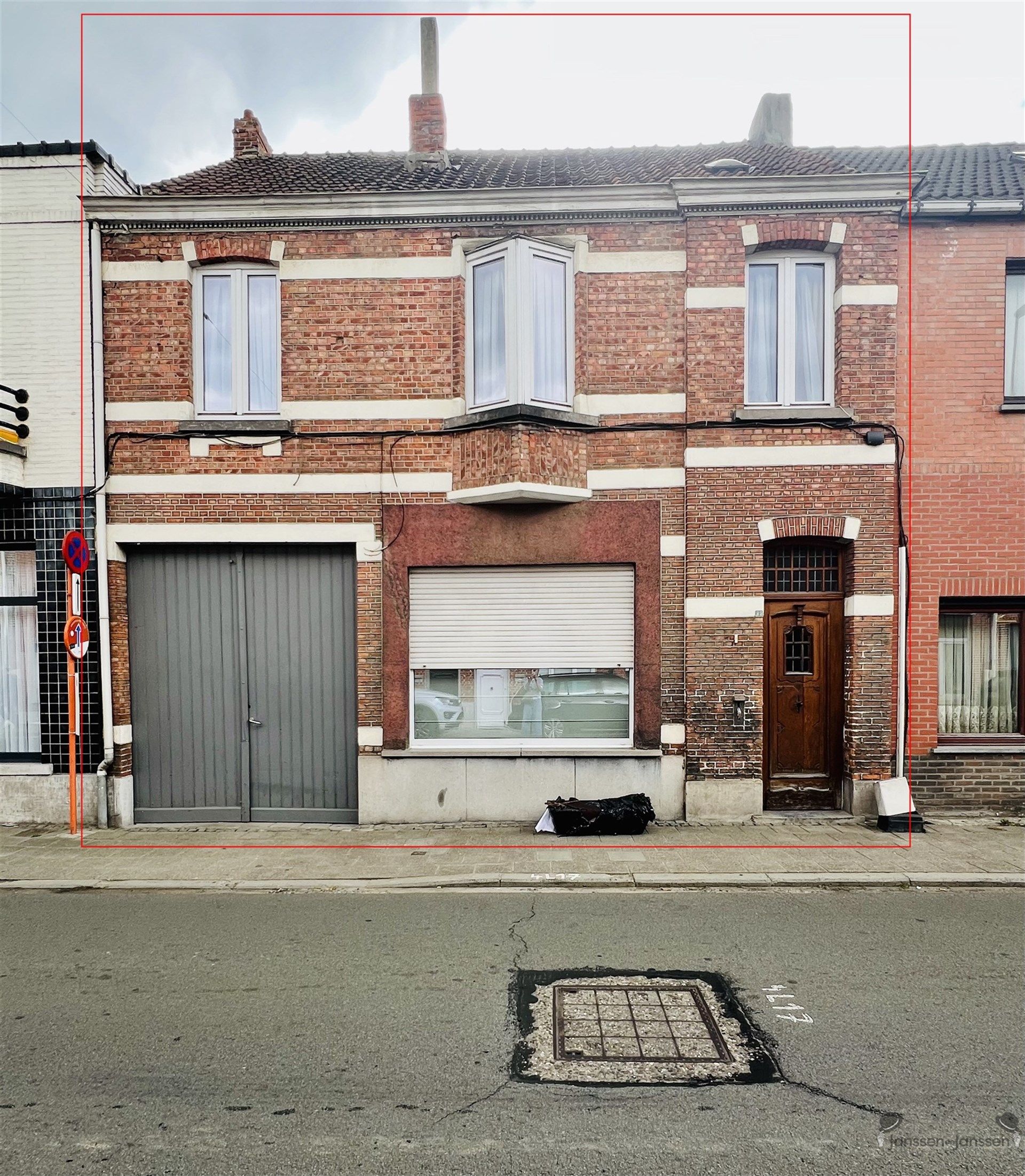 Hoofdfoto van de publicatie: Te renoveren centrumwoning