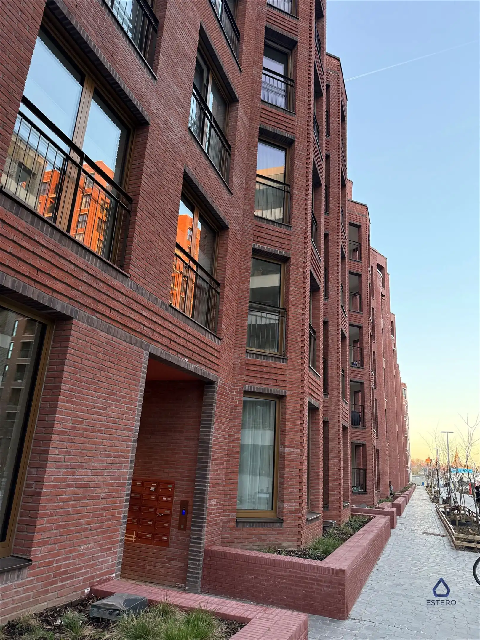 Modern nieuwbouwappt 2-SLK met Terras te Tour & Taxis foto 2