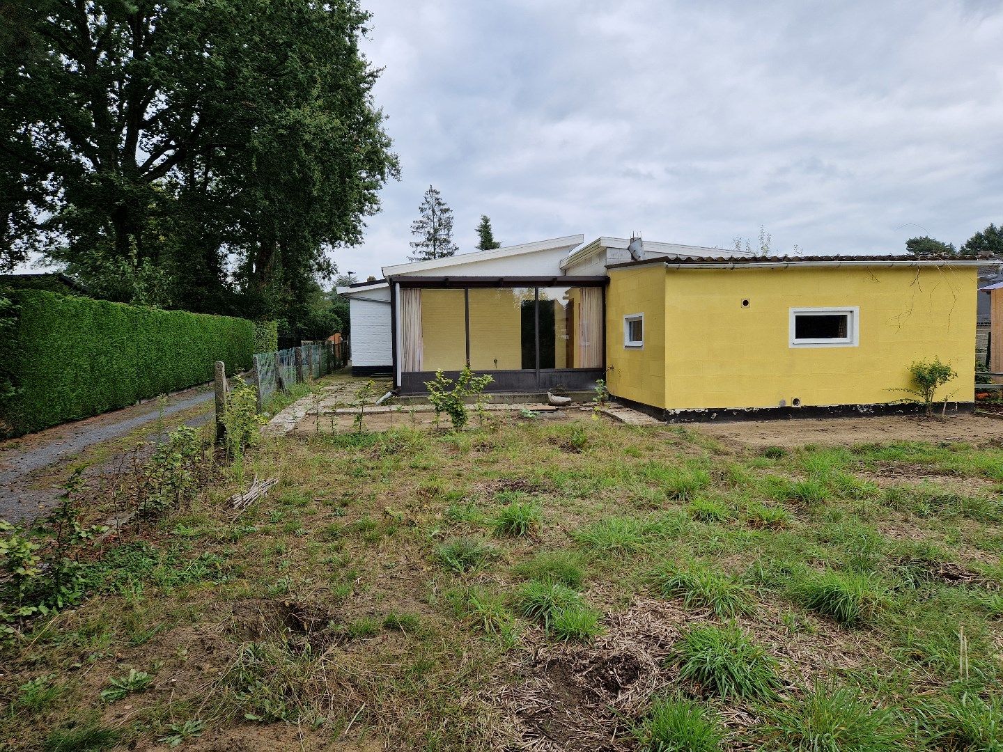 Te renoveren woning  met tuin en weide op 10a 84ca. foto 2