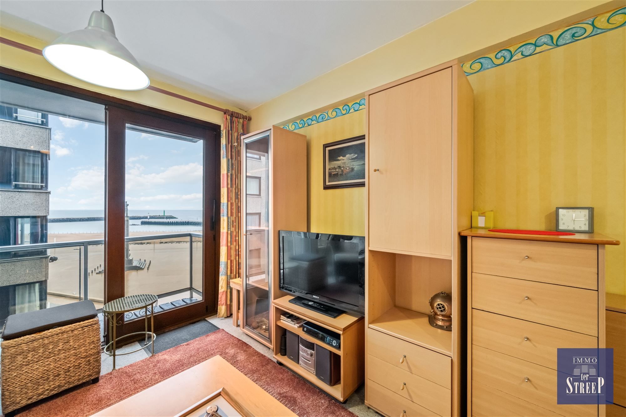 Gemeubelde studio met zeezicht foto 5