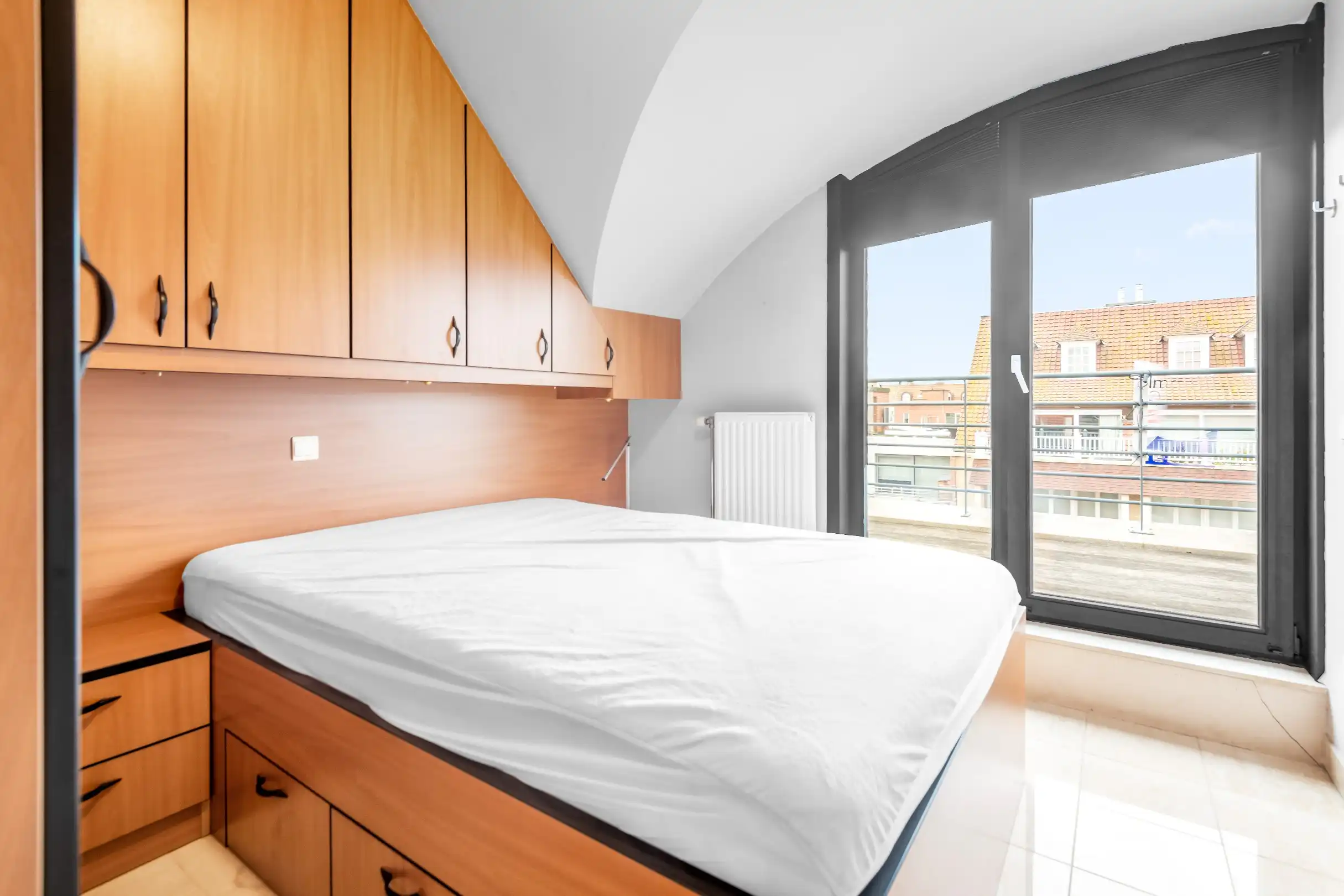 Duplexappartement met zuid-west oriëntatie gelegen vlakbij de Lippenslaan en de Zeedijk. Inpandige garagebox te koop foto 11