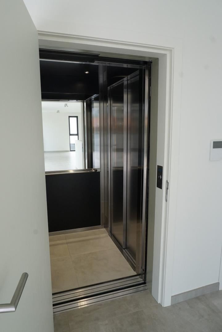 Uitzonderlijk villa-appartement met 3 kamers en 2 staanplaatsen foto 4