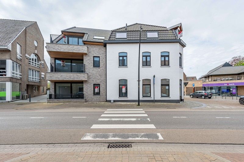 Prachtig 2 slaapkamer appartement TE KOOP in hartje Sint-Baafs-Vijve! (*6% BTW aankoop mogelijk) foto 2