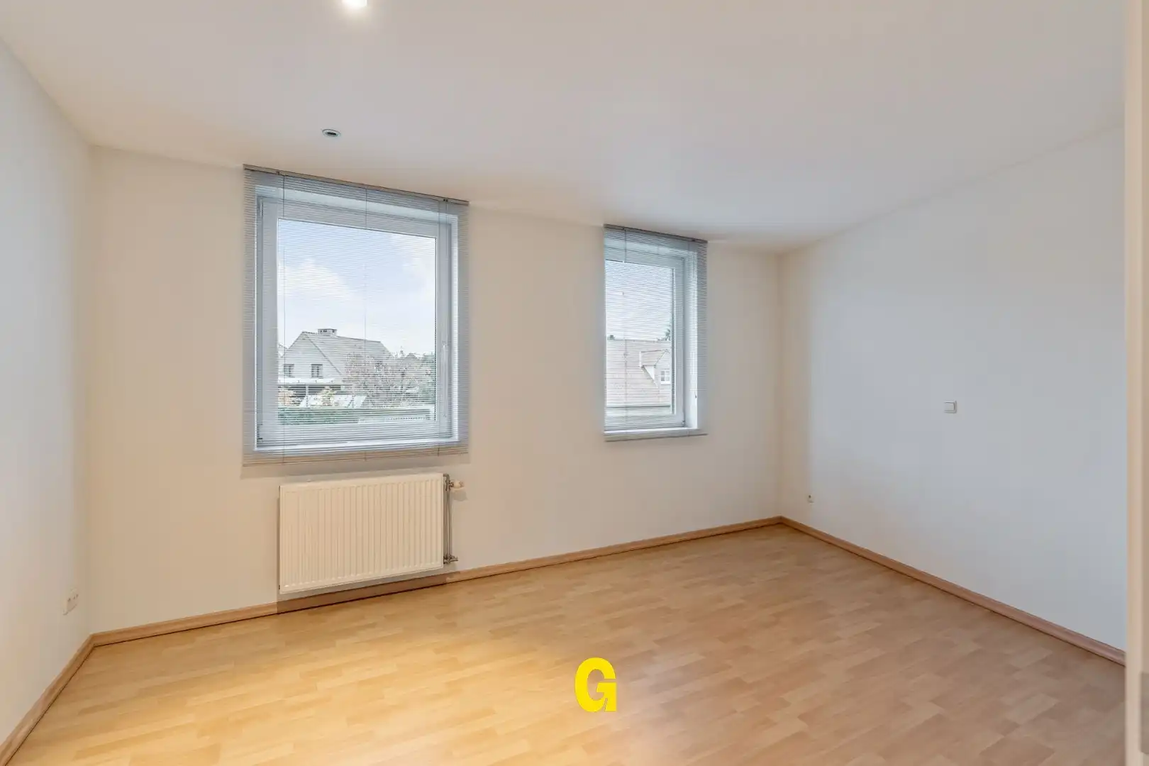 Degelijke instapklare rijwoning met drie slaapkamers, inpandige garage en tuin met terras vlakbij het centrum van Bilzen foto 23