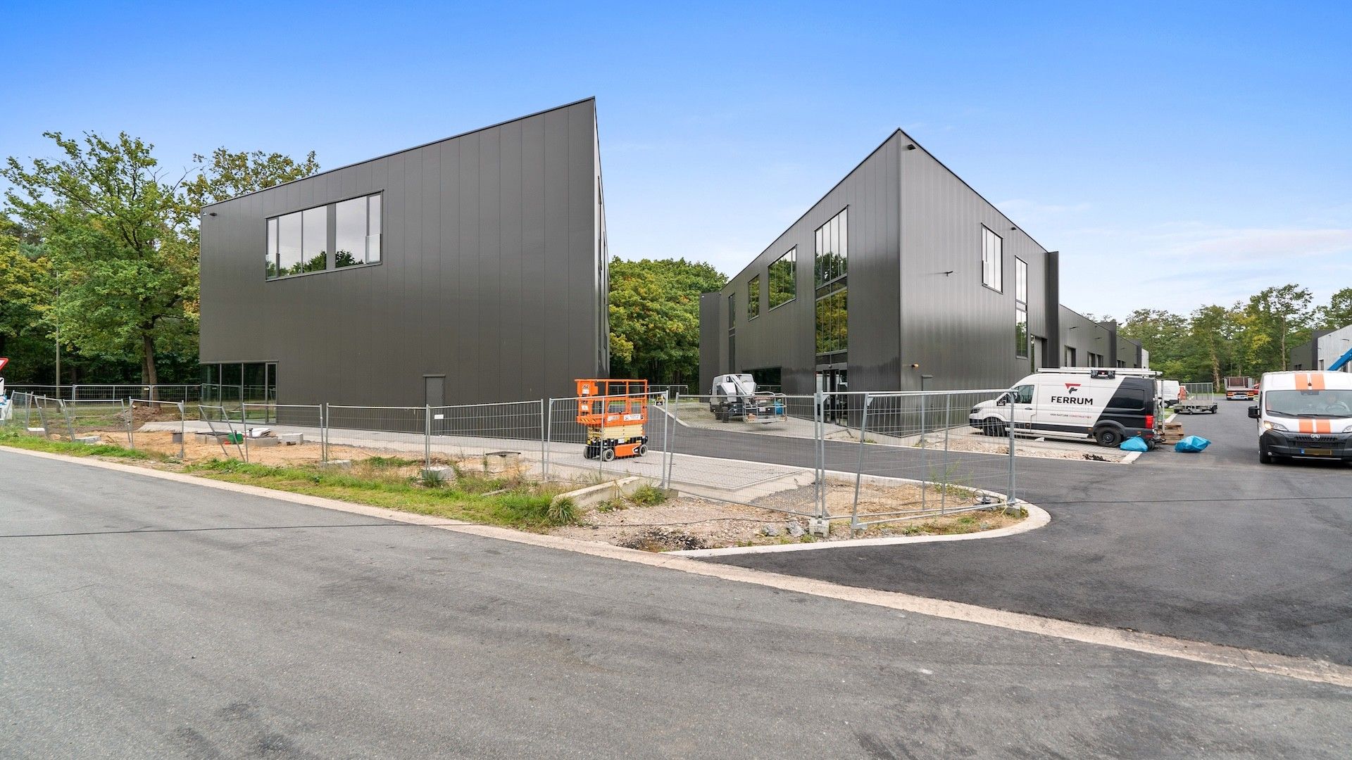 Moderne kantoorruimte van 359m2 op een ideale locatie tussen As en Genk foto 30