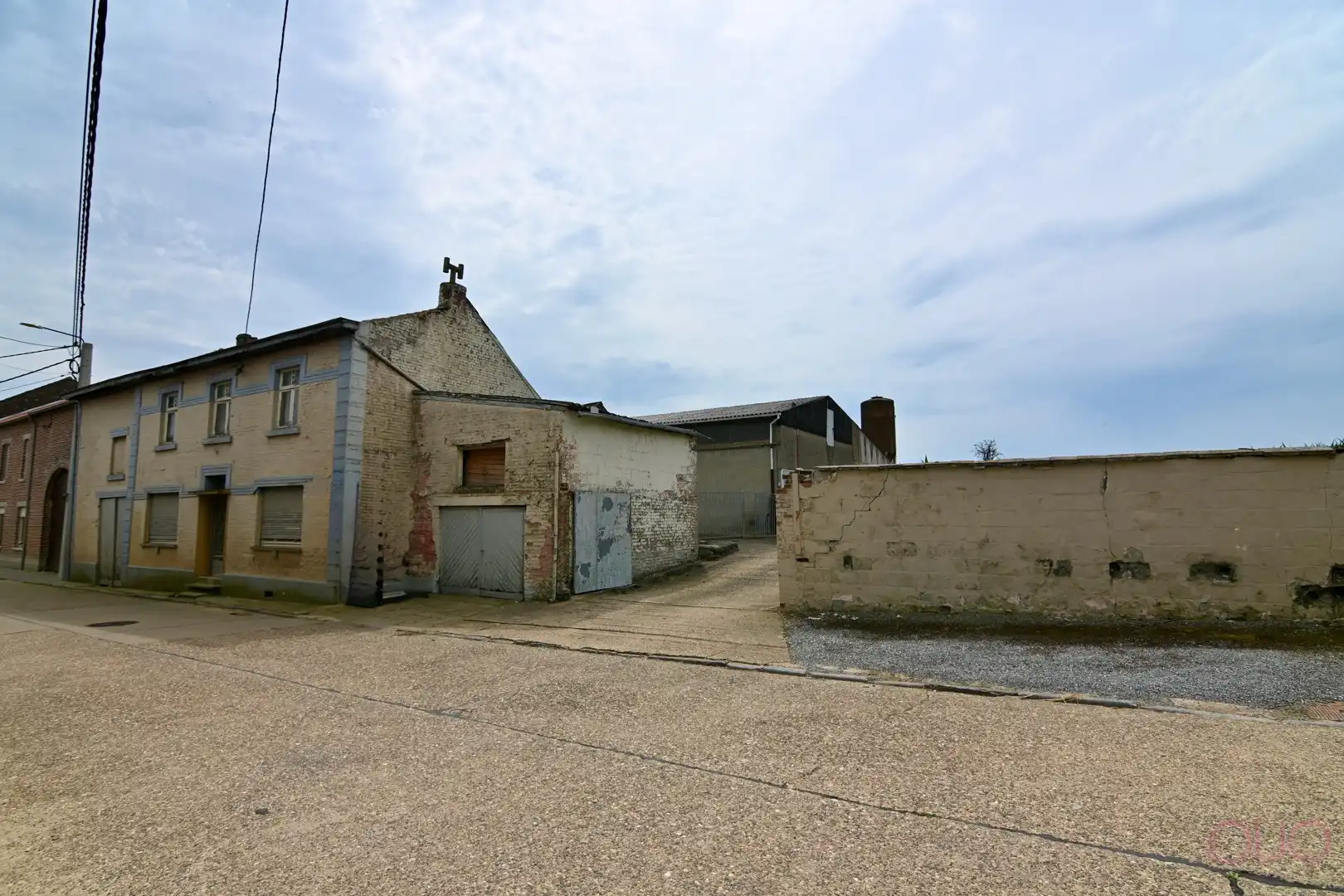 Hoevewoning op een perceel van 69a20ca met een veestal van 391m2 en een open schuur van 355m2 foto 4