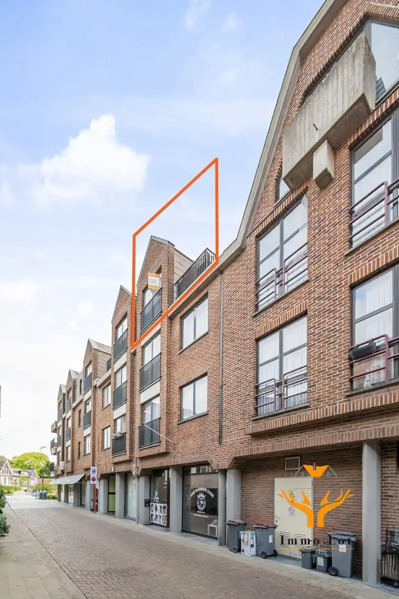 Instapklaar appartement aan de markt in Zele foto 2