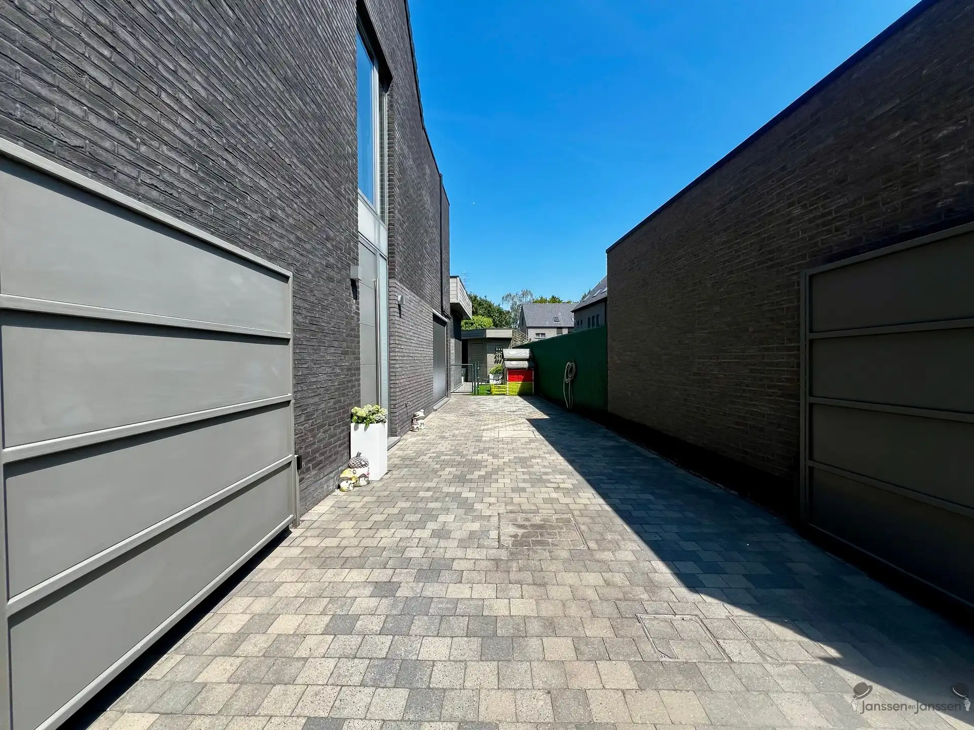 Topwoning voorzien van alle comfort  foto 2