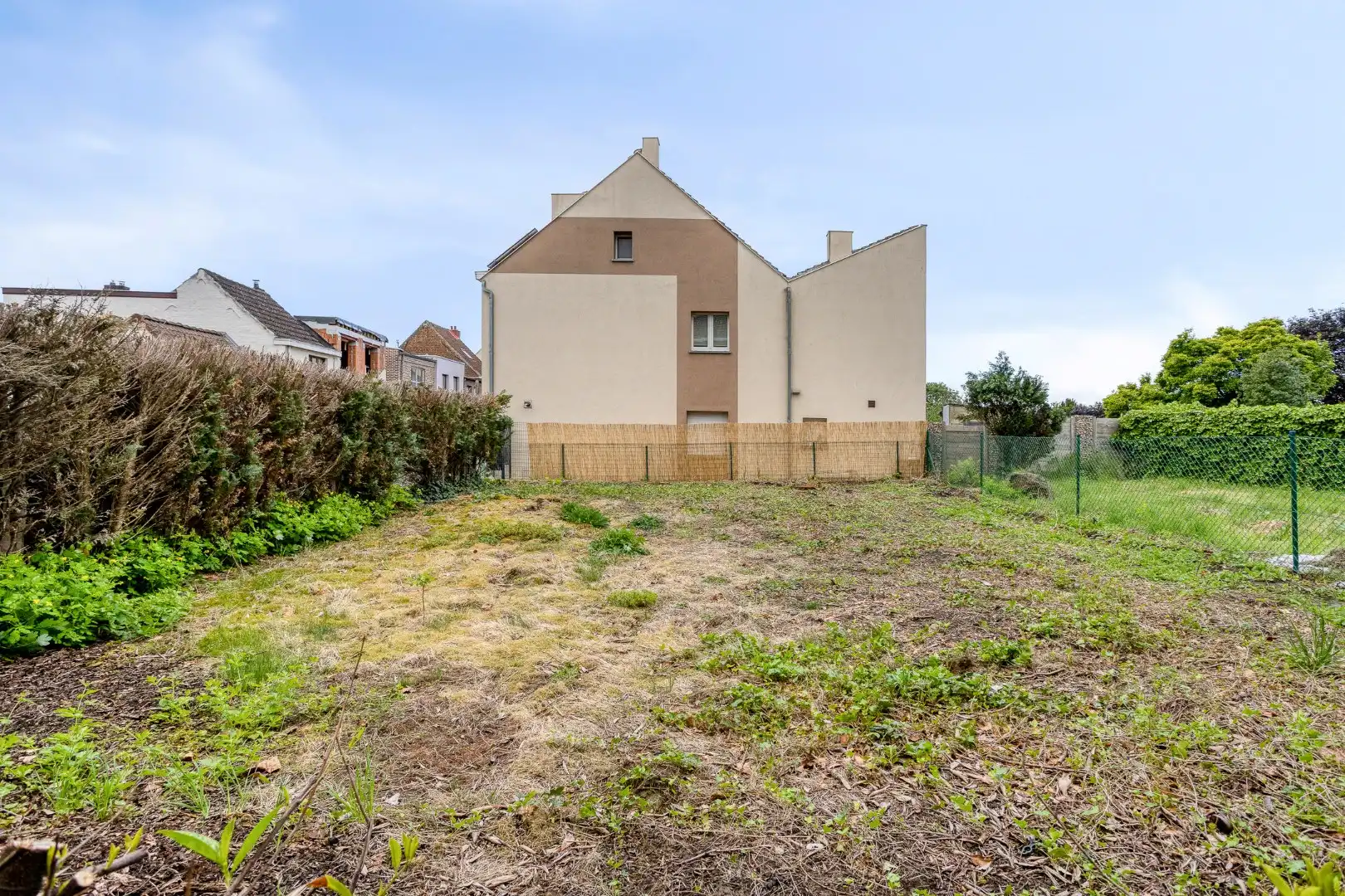 TE RENOVEREN WONING met 2 woonéénheden en tuin – 1640 SINT-GENESIUS-RODE foto 3