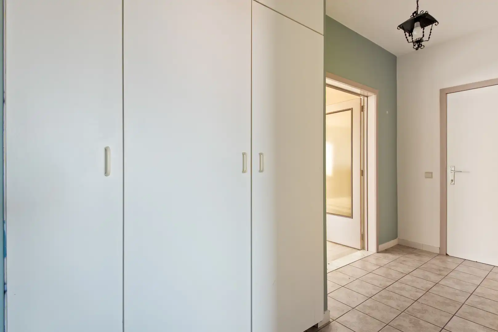 Ruim en lichtrijk 2-slaapkamerappartement in hartje Wijnegem foto 3